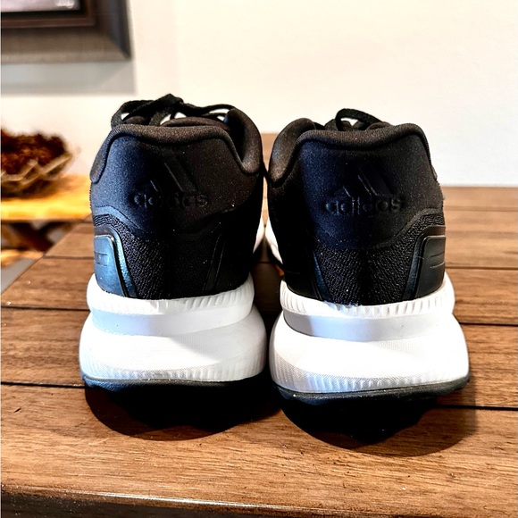 Men’s Adidas cloud foam sneakers - Picture 9 of 9